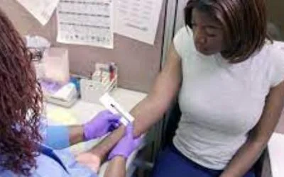 Terapia de Observación Directa (DOT): la Mediación Eficaz Mejora los Resultados de los Pacientes
